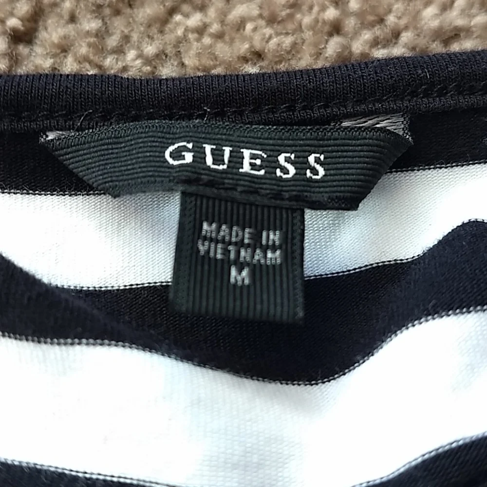 Guess Open Back Shirt‎ - Picture 9 of 9